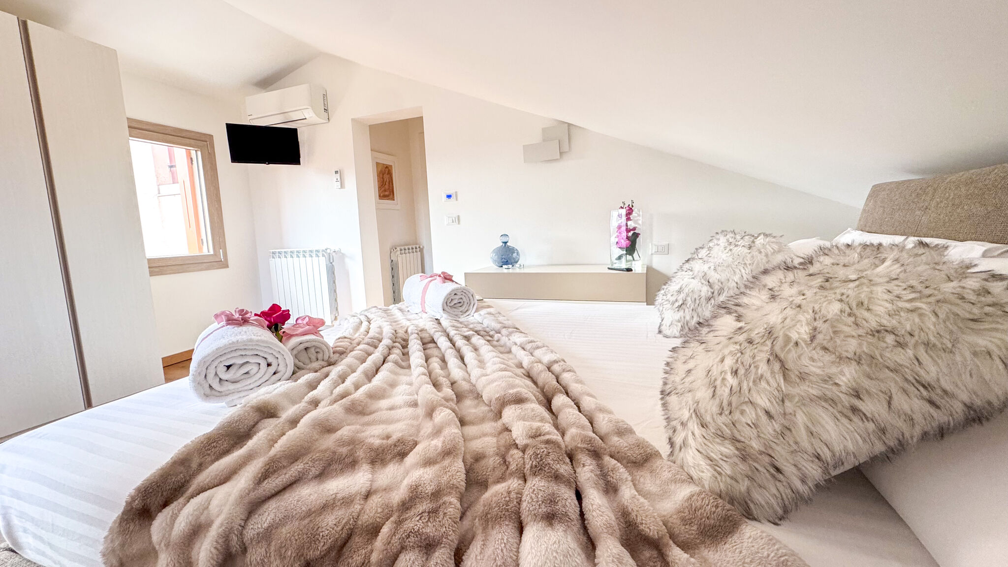 Italianway Chioggia Imperial Golden Suite by Ca-Sa Check