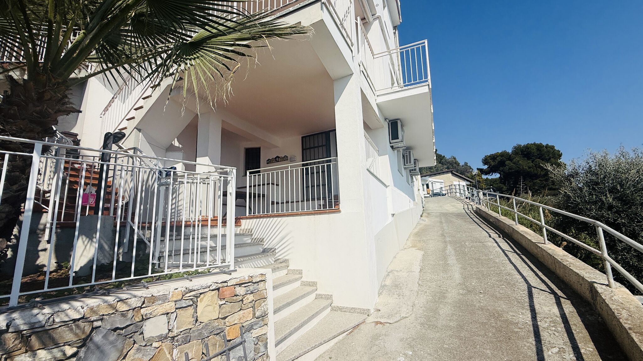 Italianway Andora Elegante vista mare con posto auto privato