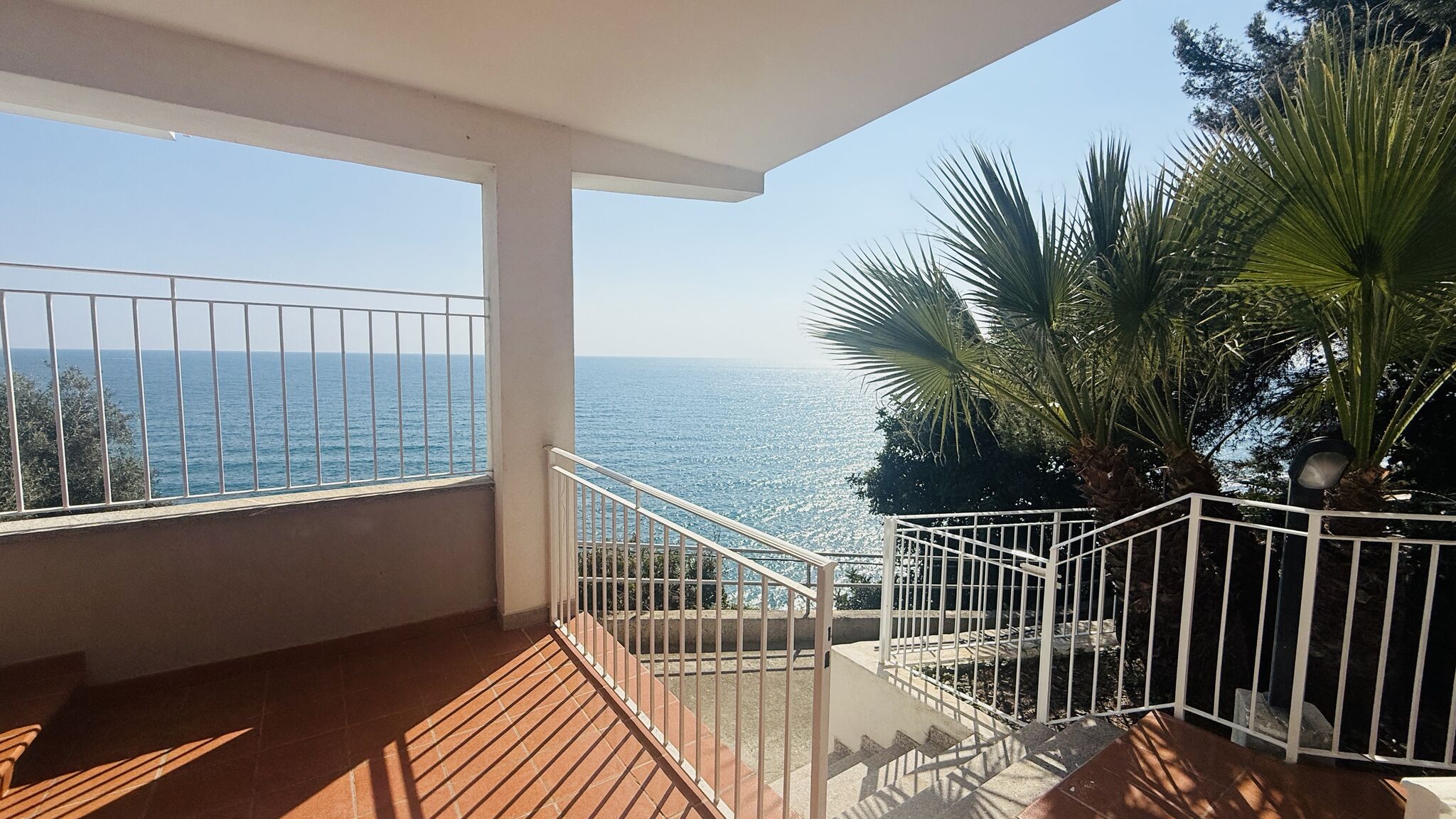 Italianway Andora Elegante vista mare con posto auto privato