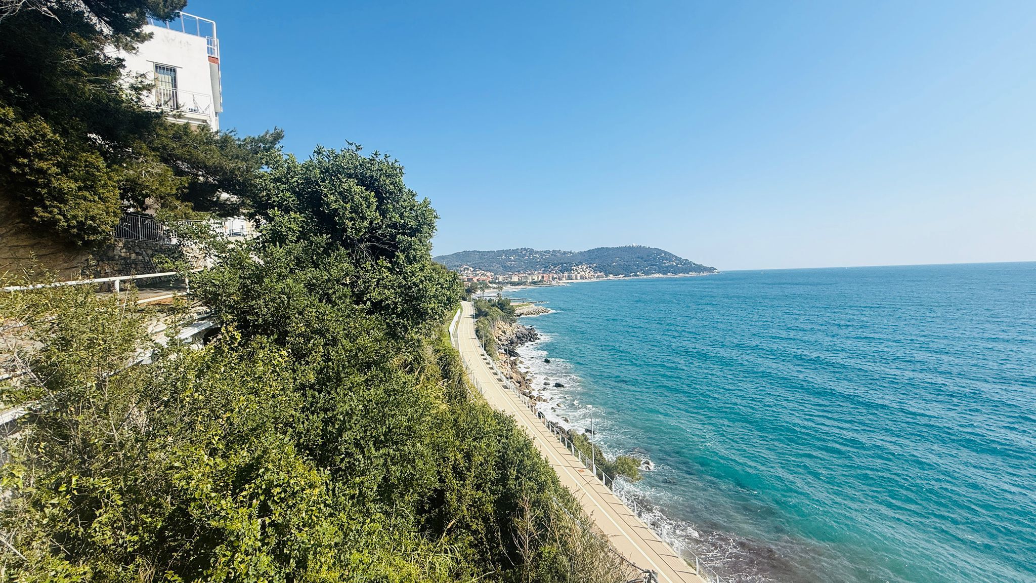 Italianway Andora Elegante vista mare con posto auto privato