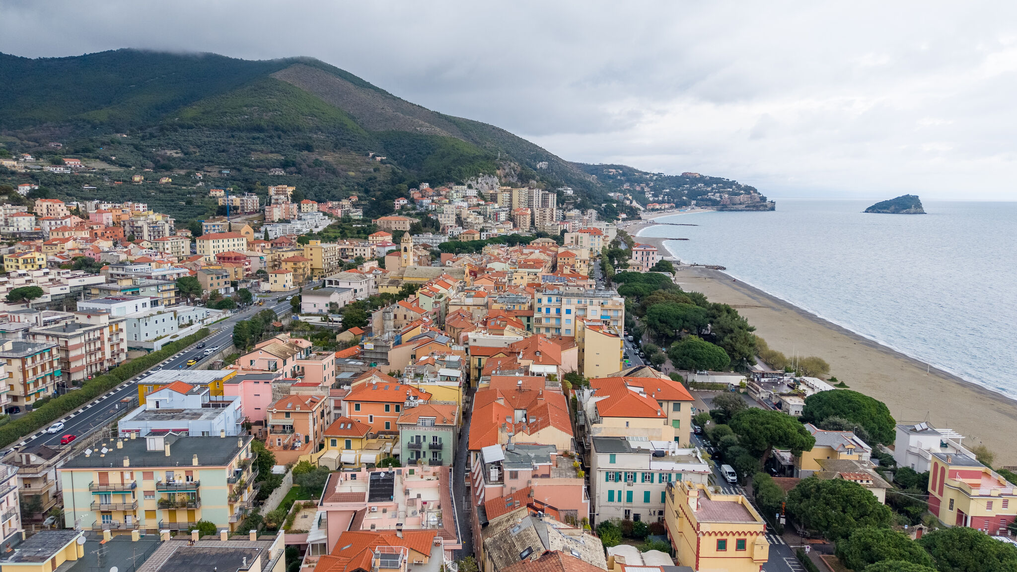 Italianway Spotorno La Stella Marina - 150 metri dal Mare con Box auto