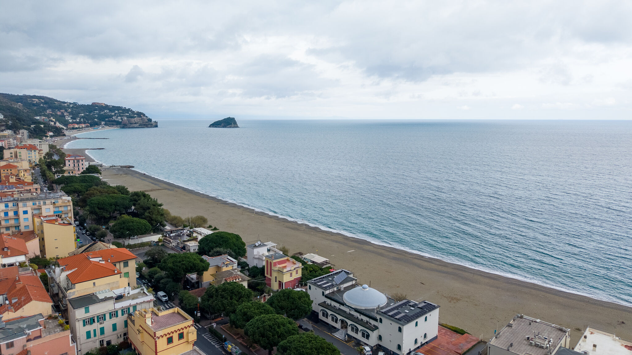 Italianway Spotorno La Stella Marina - 150 metri dal Mare con Box auto