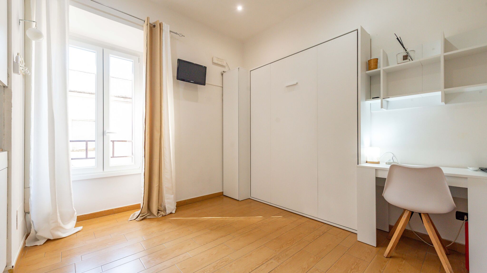 Italianway Roma 28 - Crescenzio 74 - Vetrata