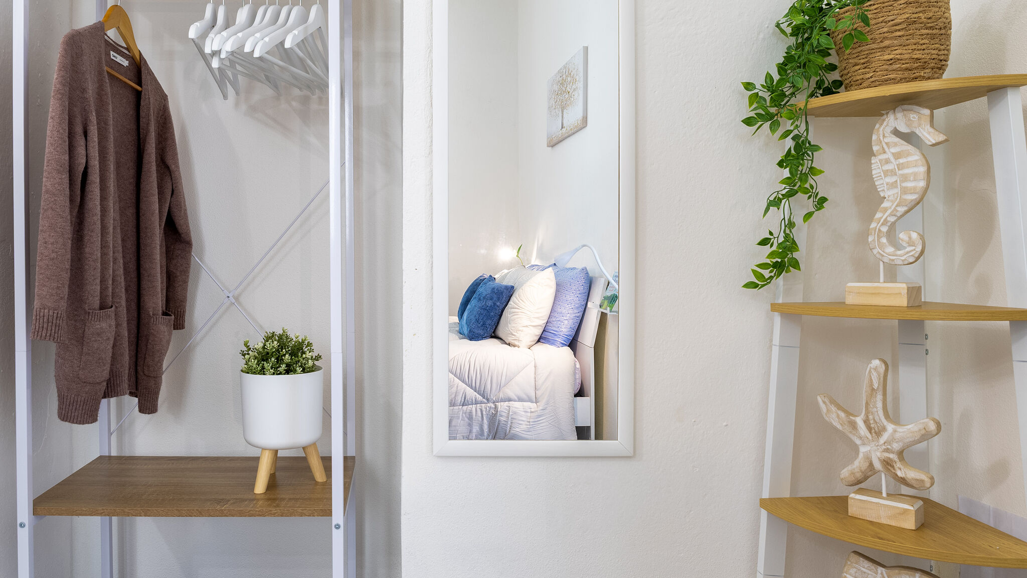 Italianway Badesi Sardinia Re - La Casa di Alice - 1 White Room