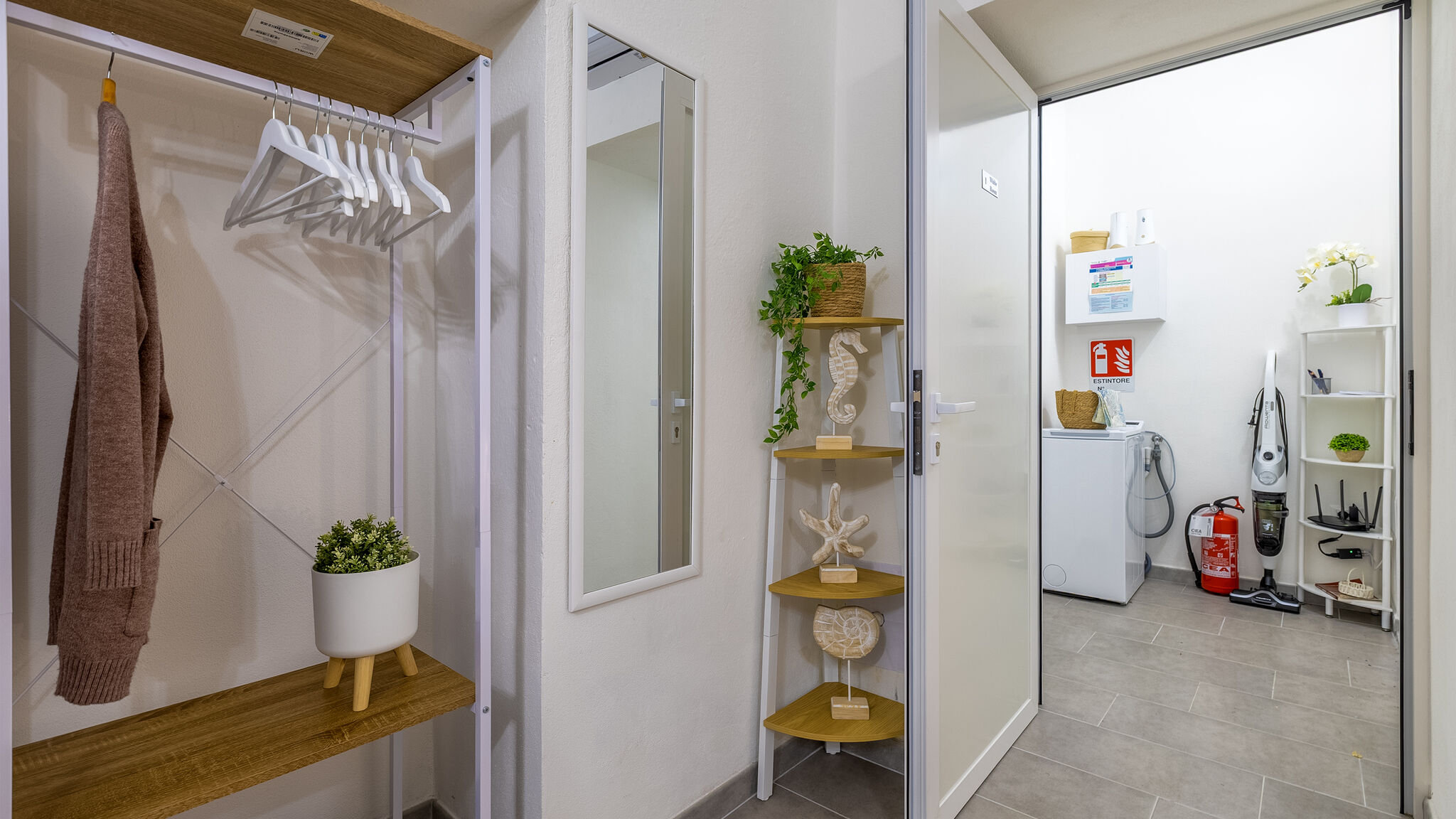 Italianway Badesi Sardinia Re - La Casa di Alice - 1 White Room