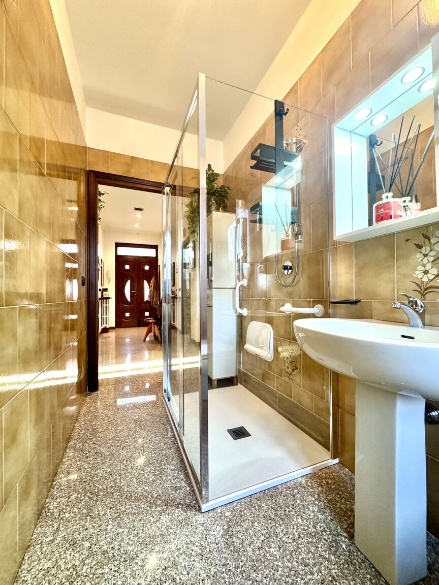 Italianway Dervio Villa Elvira appartamento fronte lago di Como A/C