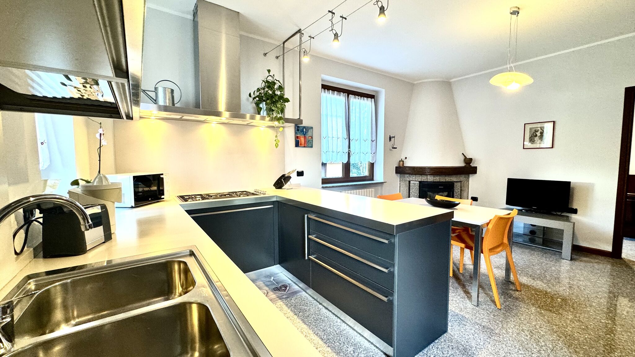 Italianway Dervio Villa Elvira appartamento fronte lago di Como A/C