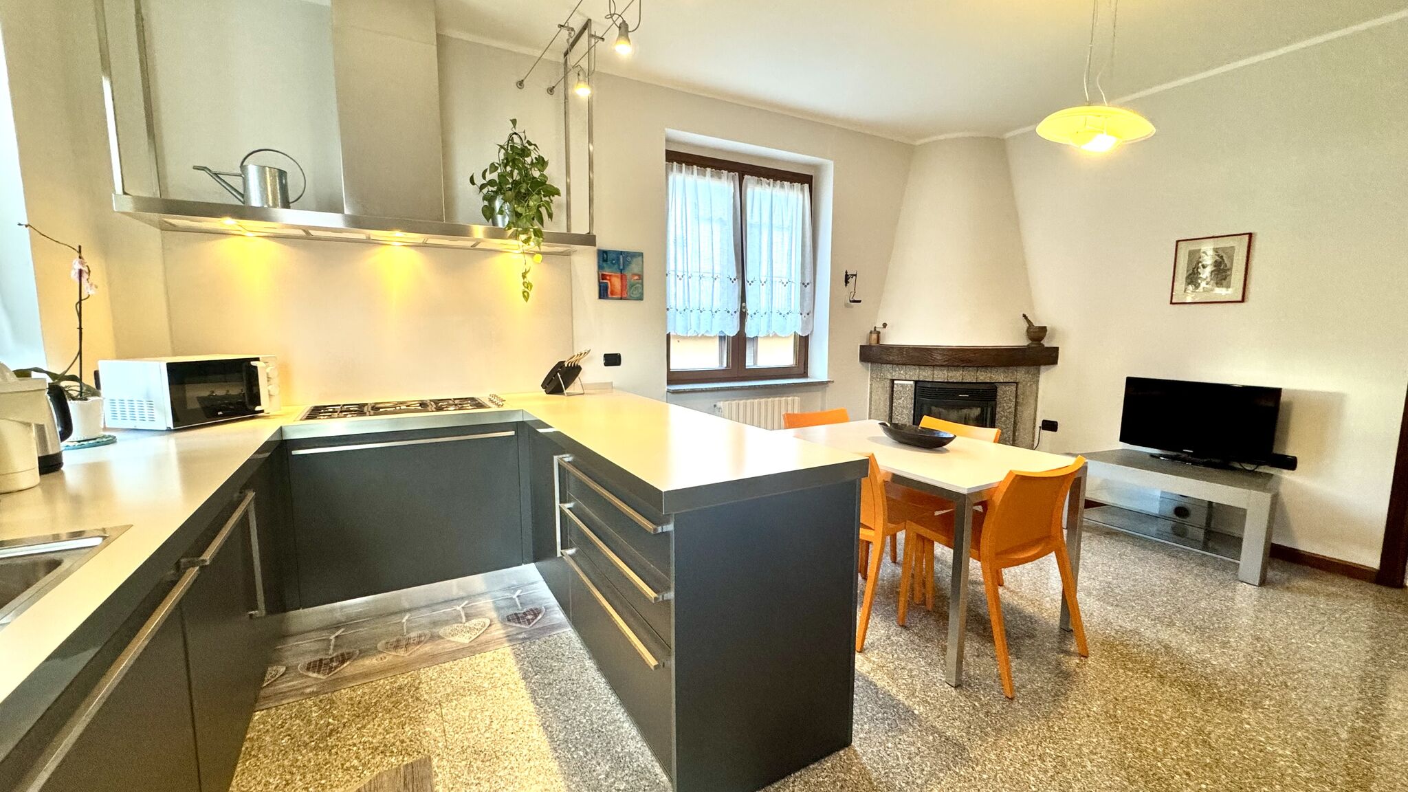 Italianway Dervio Villa Elvira appartamento fronte lago di Como A/C