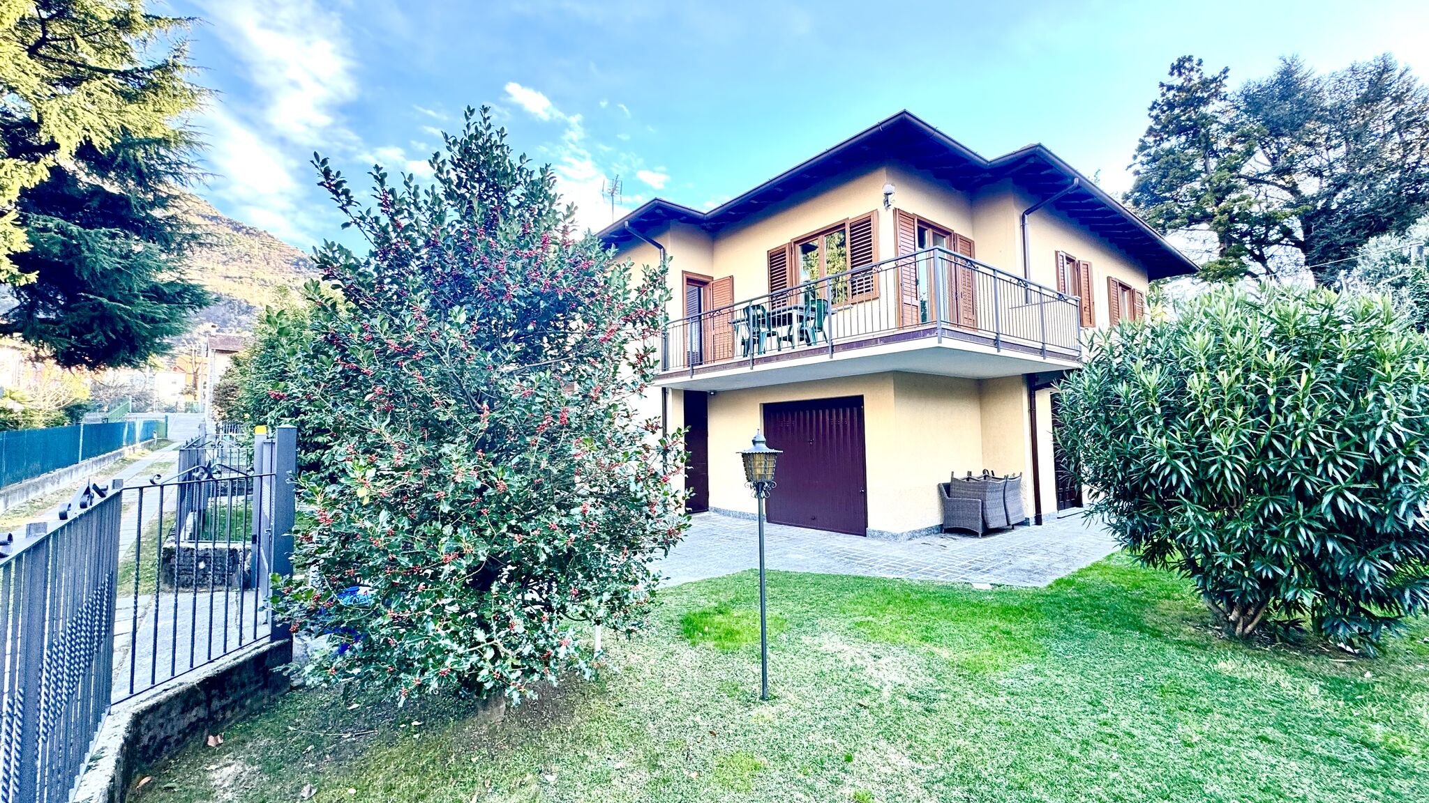 Italianway Dervio Villa Elvira appartamento fronte lago di Como A/C