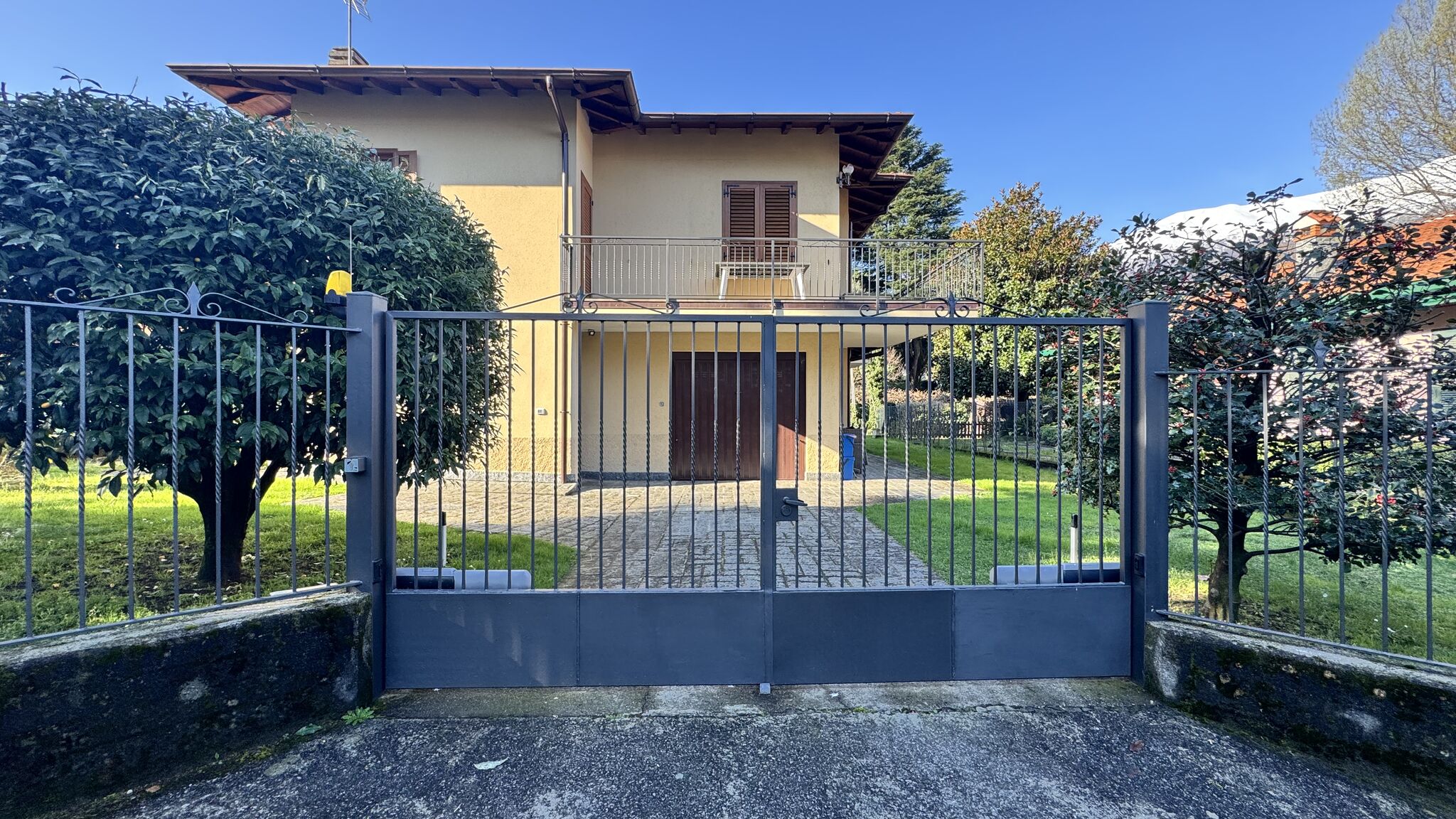 Italianway Dervio Villa Elvira appartamento fronte lago di Como A/C