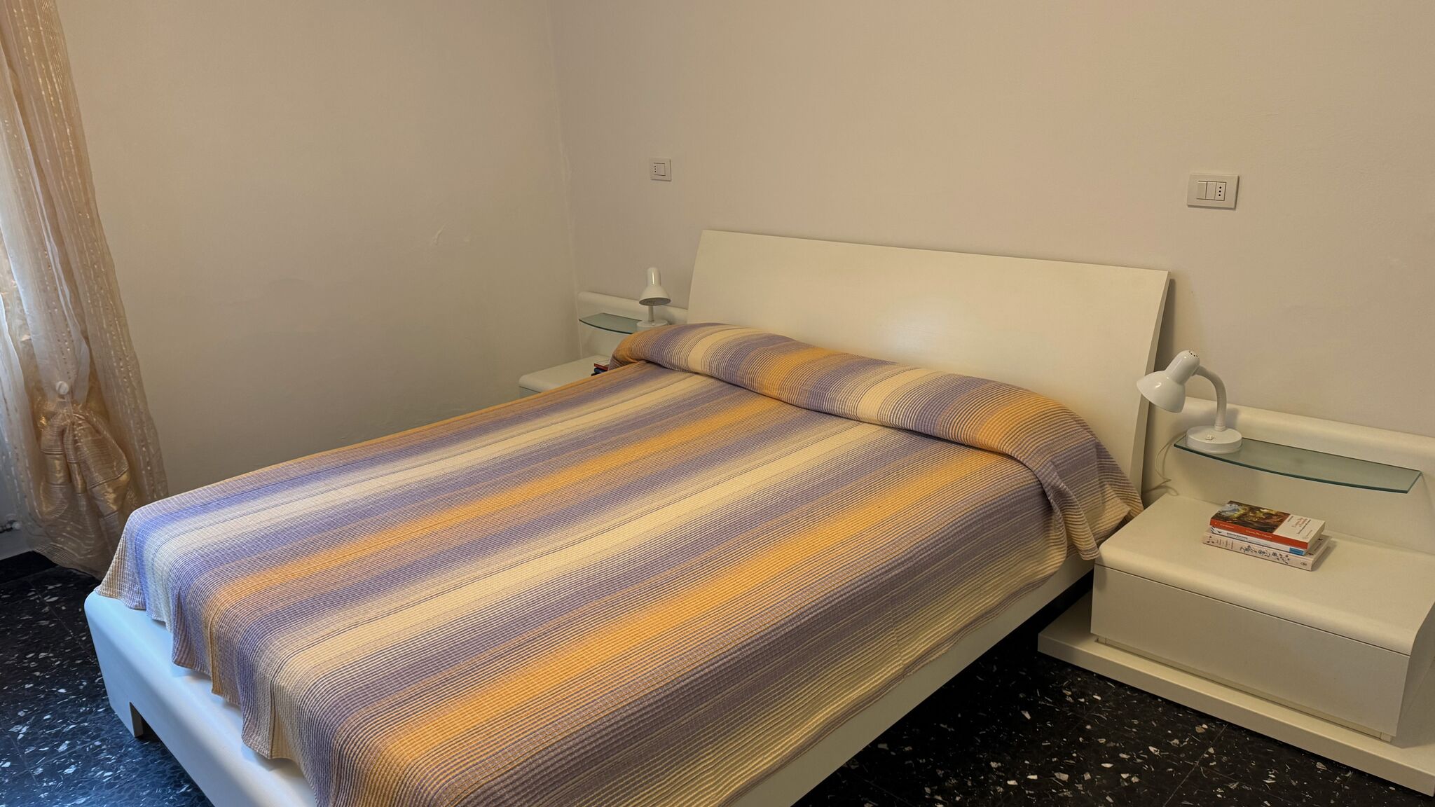 Italianway Monterosso al Mare Calaqui in the centre near the beach