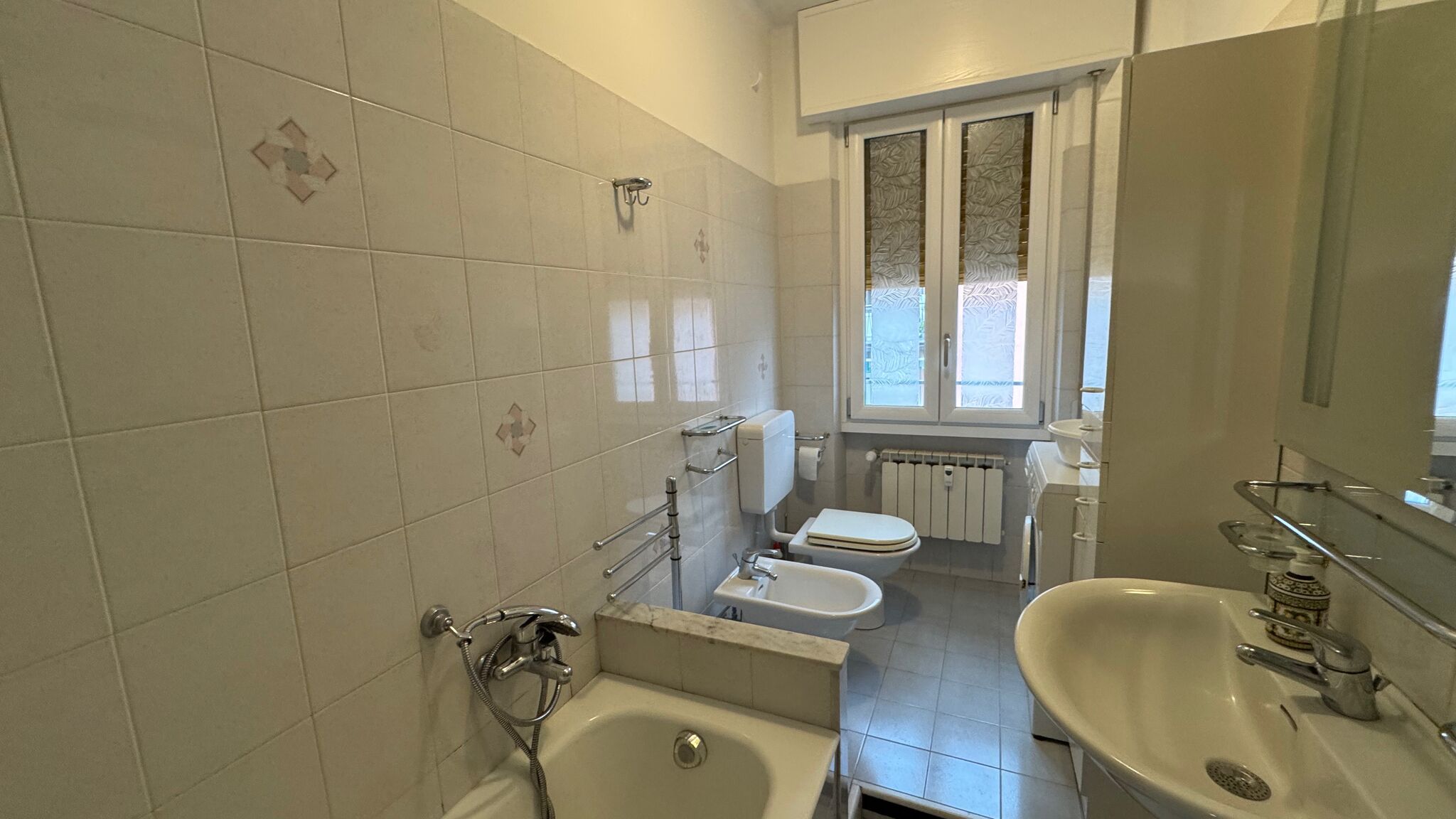 Italianway Monterosso al Mare Calaqui in the centre near the beach