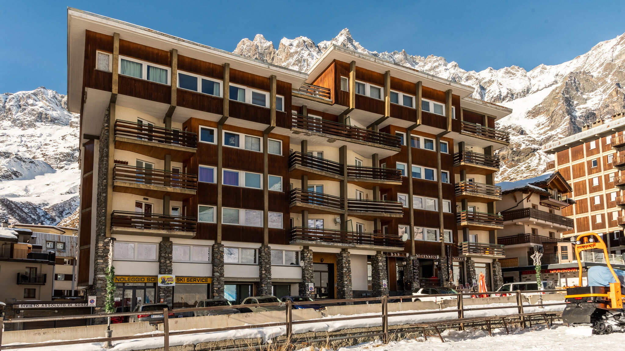 Italianway Valtournenche TrackSide House | Panoramic Ski-In Ski-Out