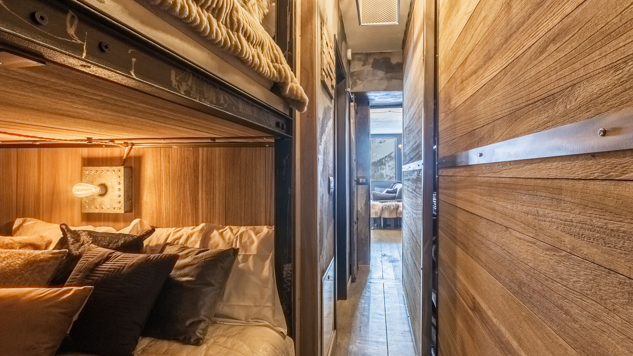 Italianway Valtournenche  Industrial Ski-in/Ski-out Studio