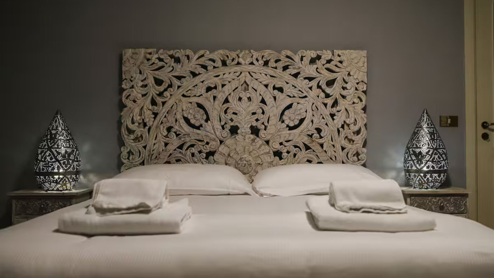 Italianway Napoli Luxury Toledo 22 - “Regina Isabella”