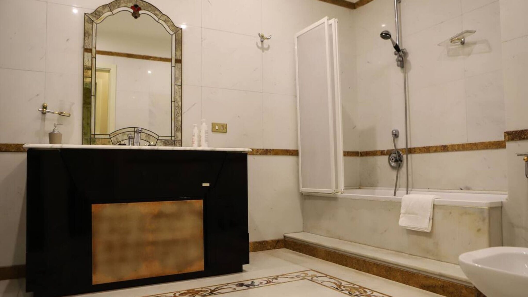 Italianway Napoli Luxury Toledo 22 - Regina Vittoria