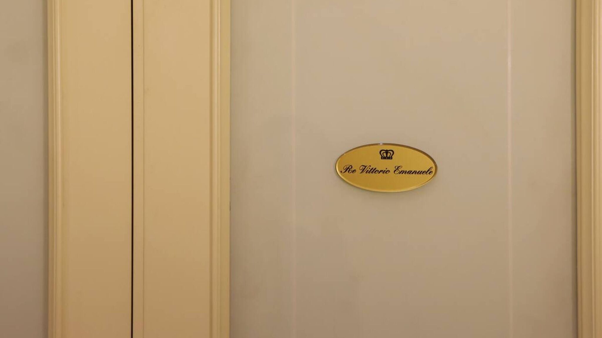 Italianway Napoli Luxury Toledo 22 - “Re Vittorio Emanuele”