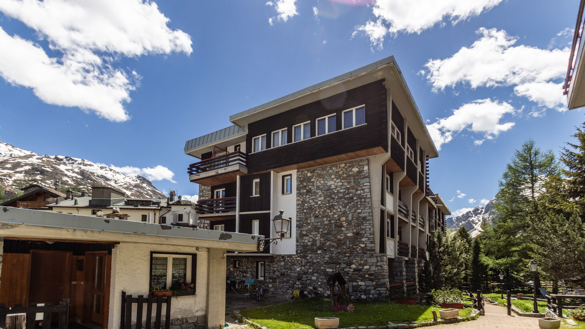 Italianway Valtournenche Pandora Snowflake - Scenic Central View