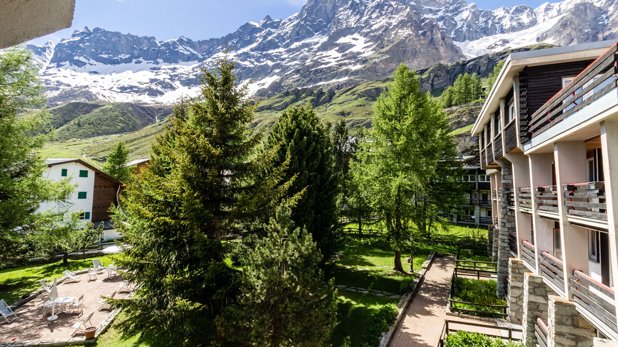 Italianway Valtournenche Pandora Snowflake - Scenic Central View