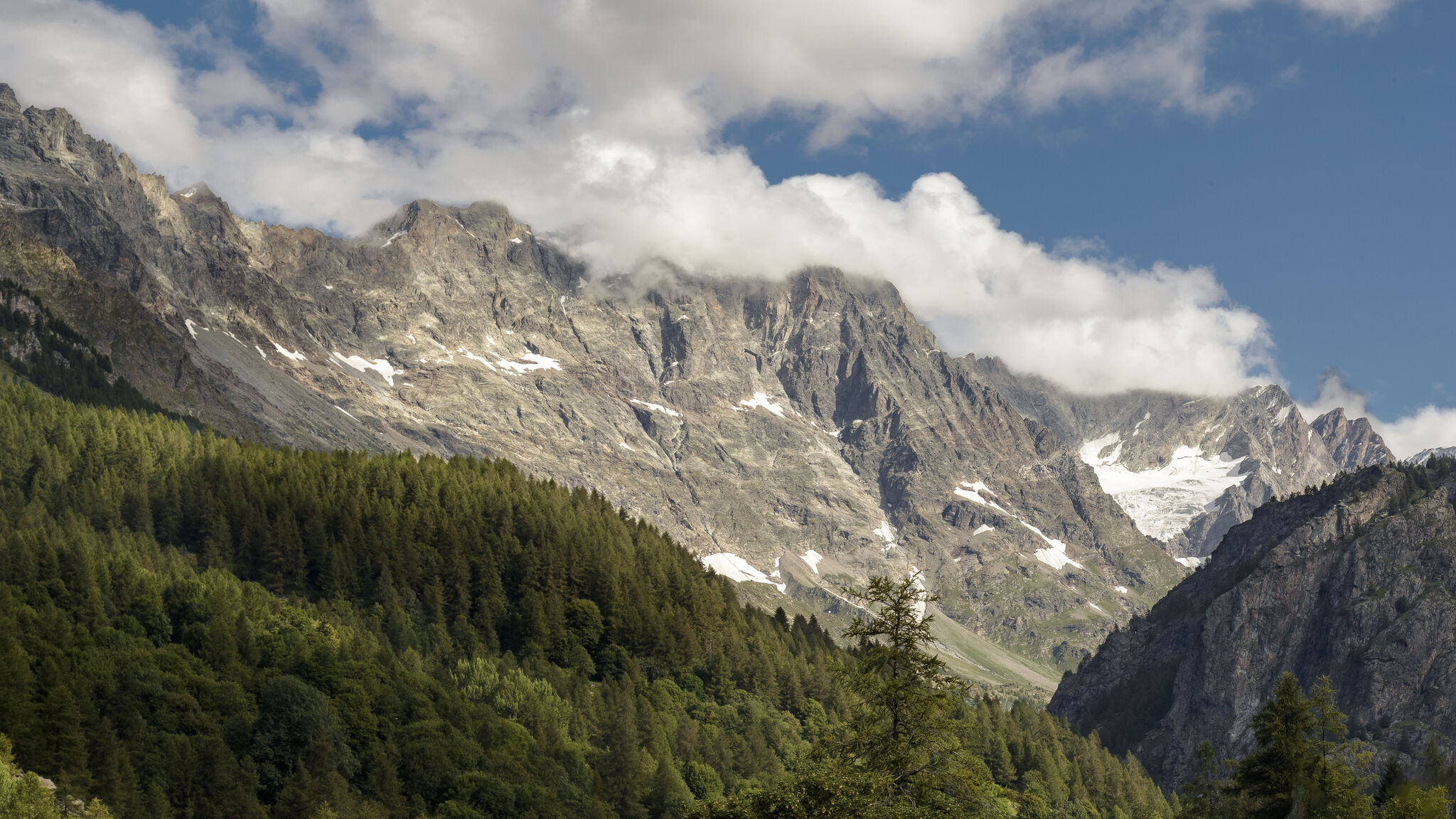 Italianway Valtournenche Chez León Central Escape