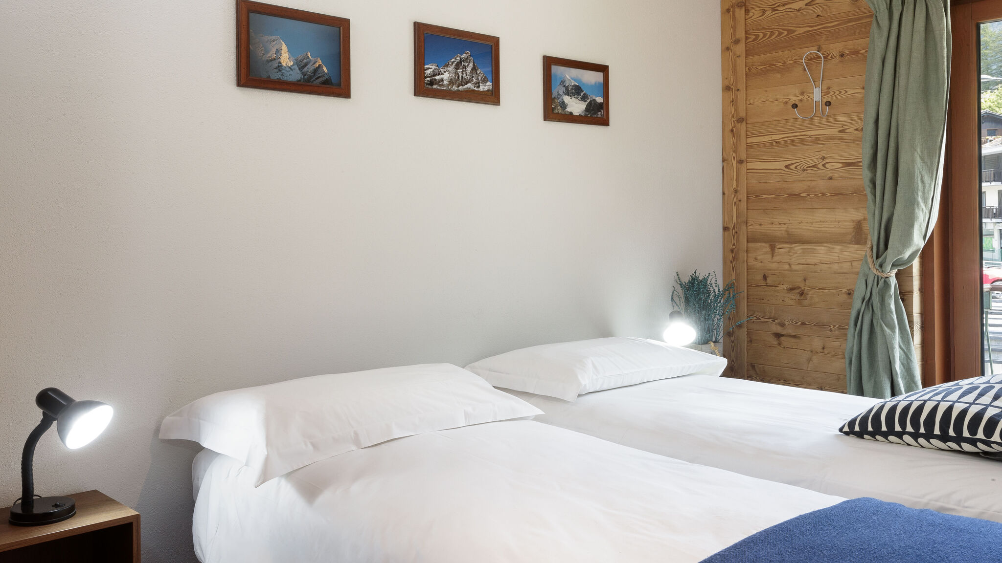 Italianway Valtournenche Chez León Central Escape