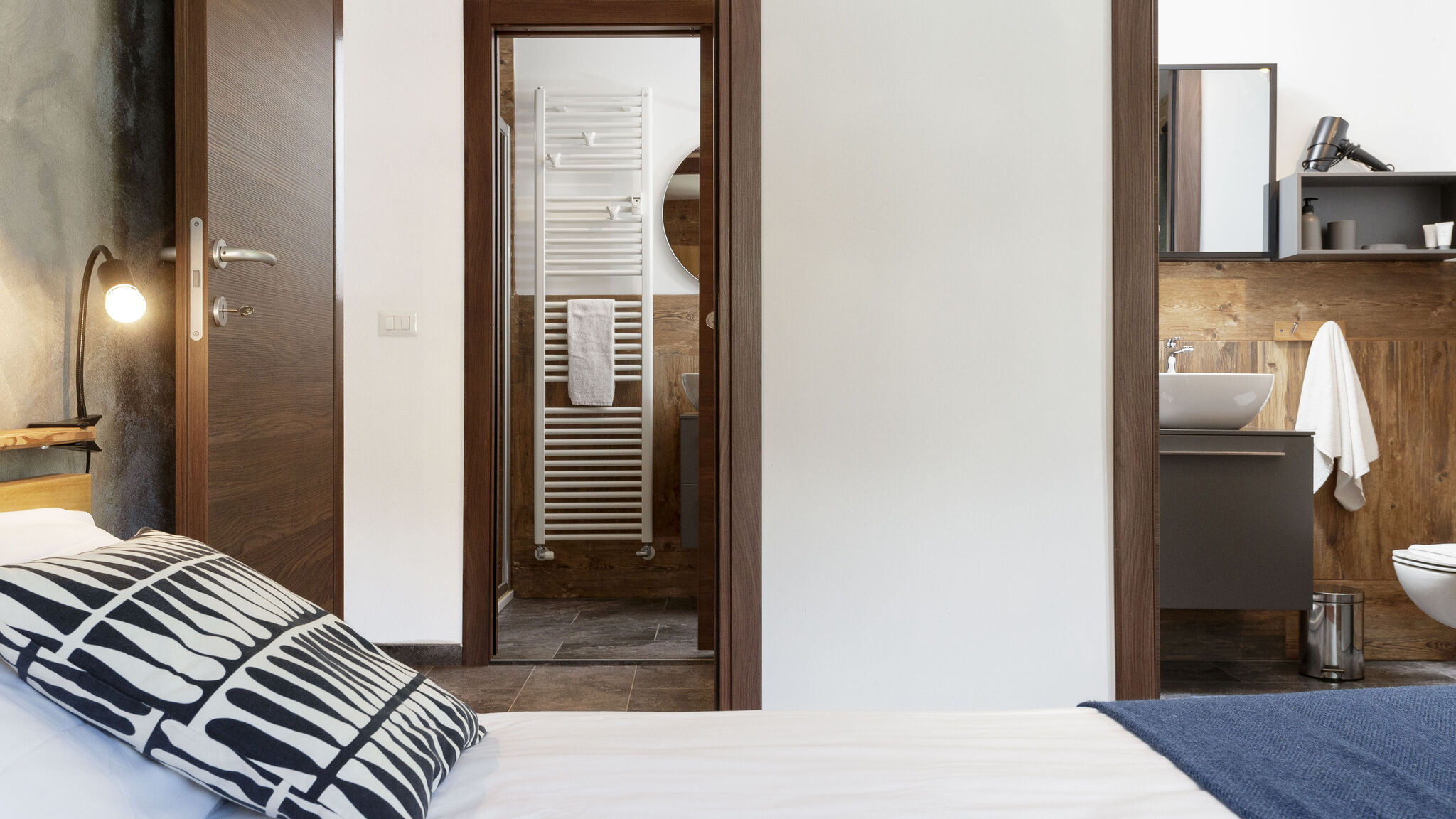 Italianway Valtournenche Chez León Central Escape