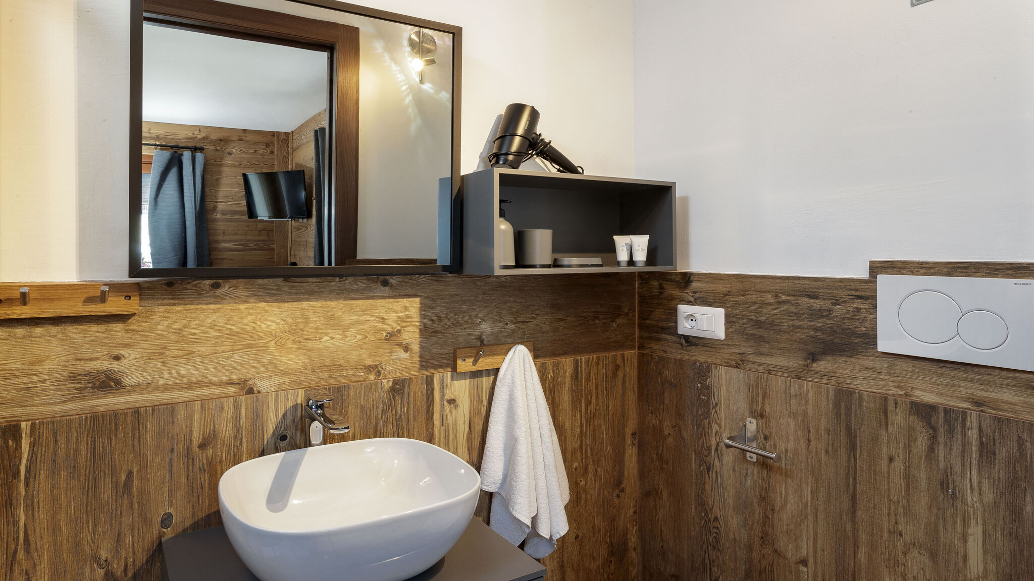 Italianway Valtournenche Chez León Central Escape