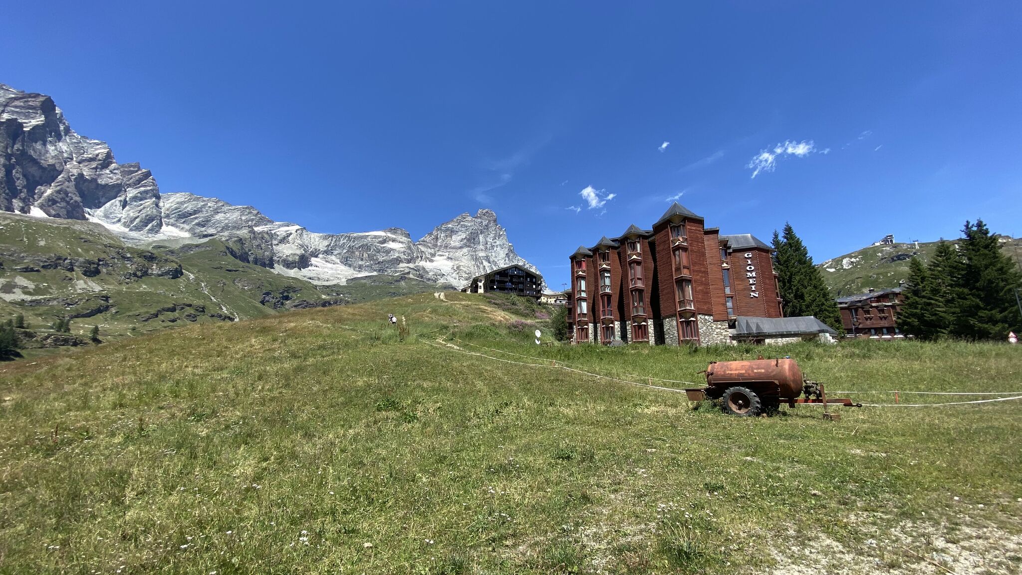 Italianway Valtournenche White dream Apartment in front of Matterhorn peak