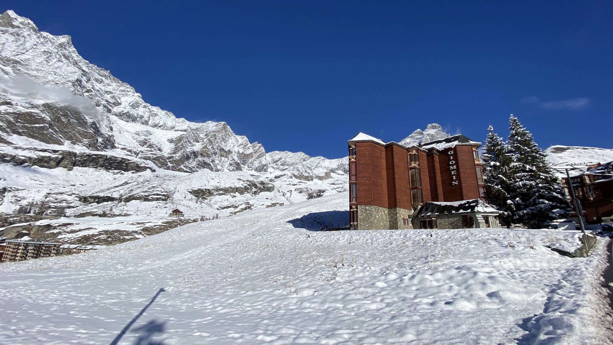 Italianway Valtournenche White dream Apartment in front of Matterhorn peak