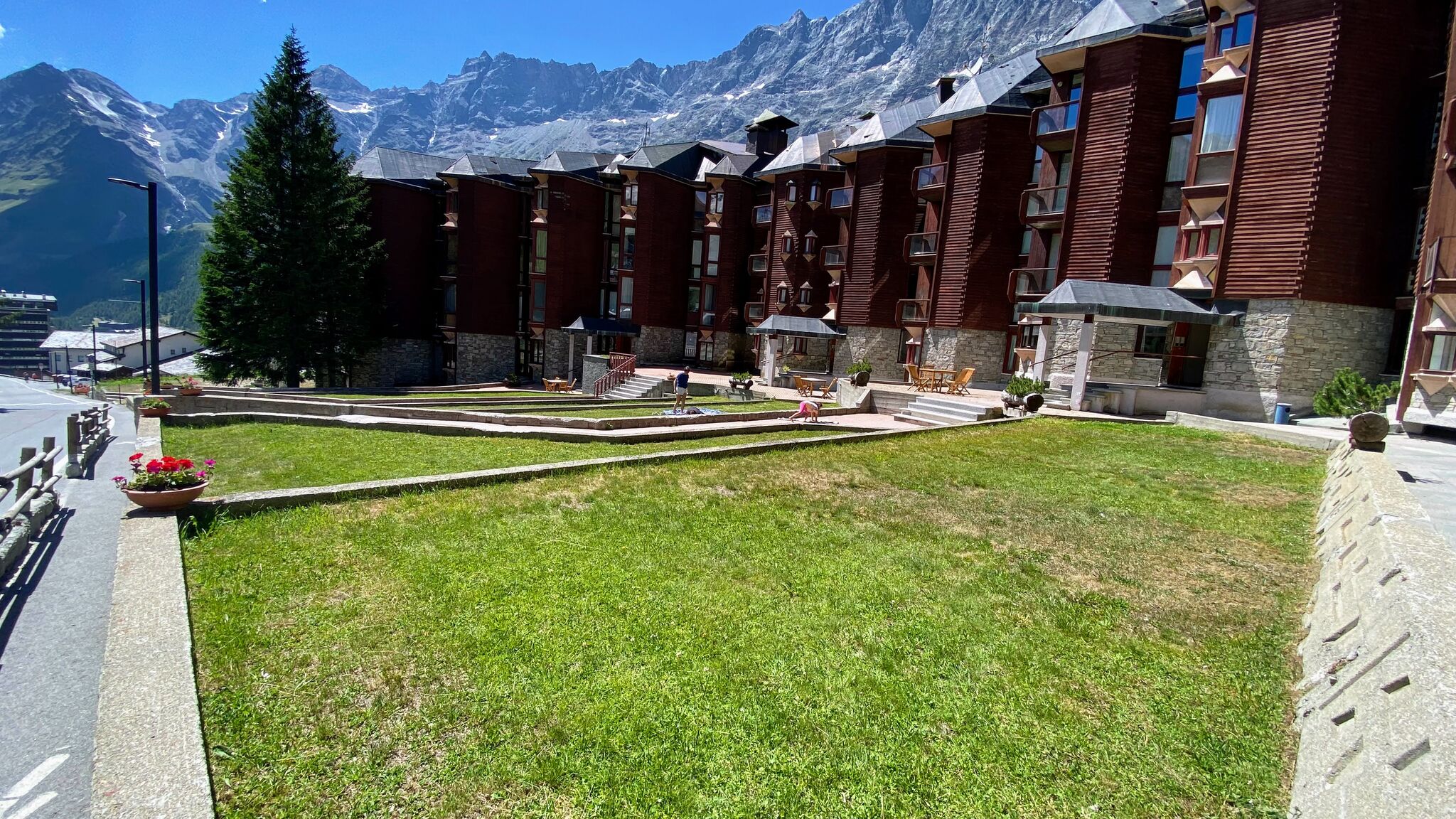 Italianway Valtournenche White dream Apartment in front of Matterhorn peak