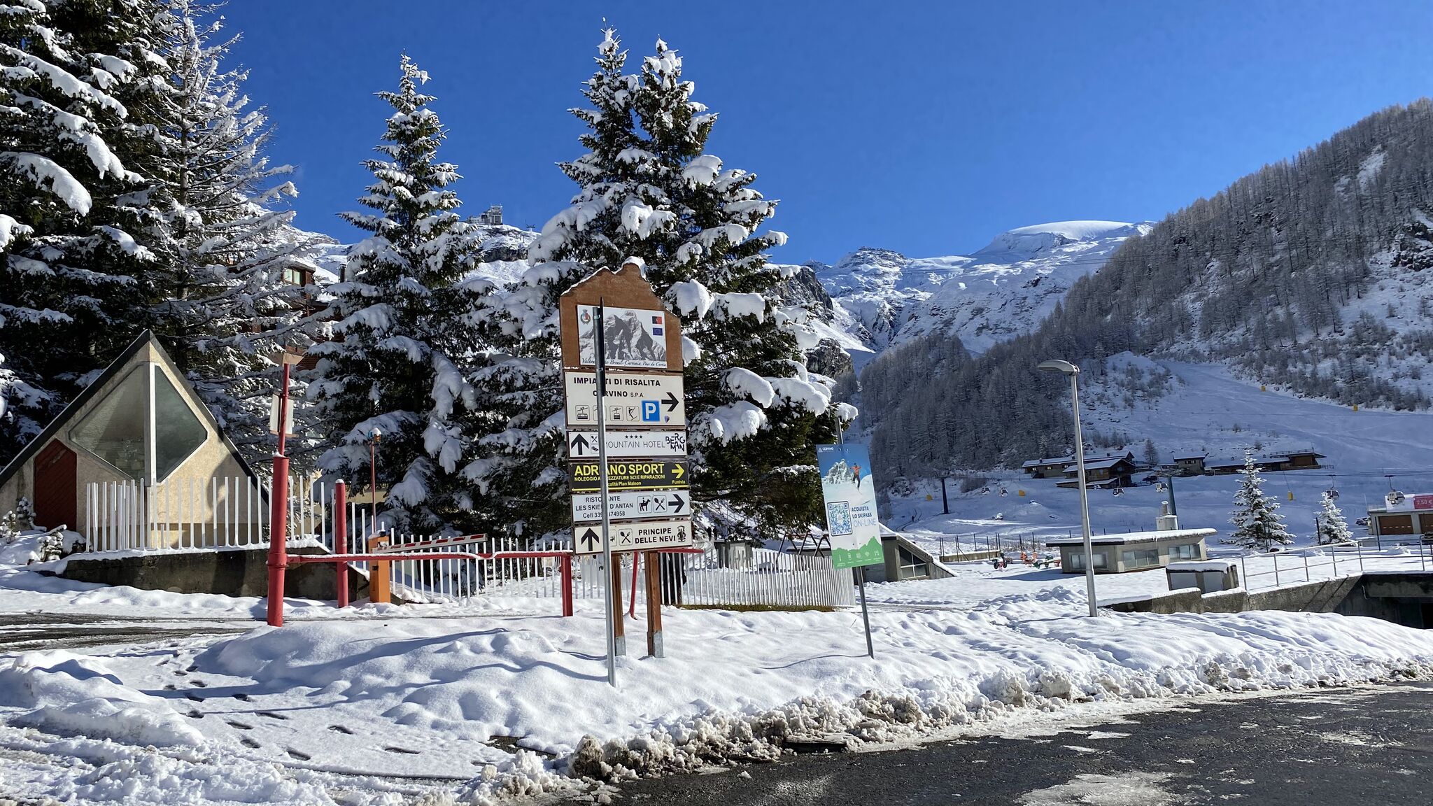 Italianway Valtournenche White dream Apartment in front of Matterhorn peak