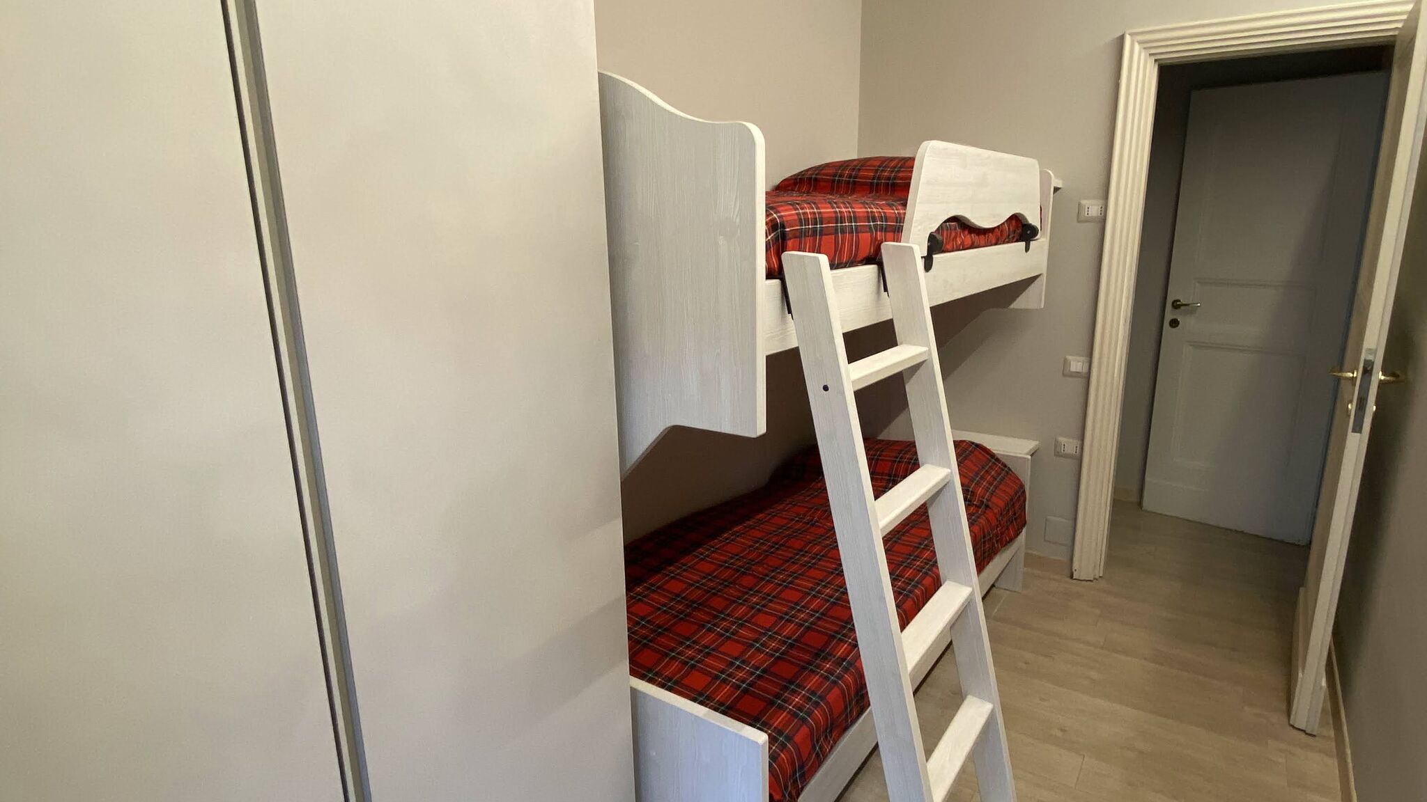 Italianway Valtournenche White dream Apartment in front of Matterhorn peak