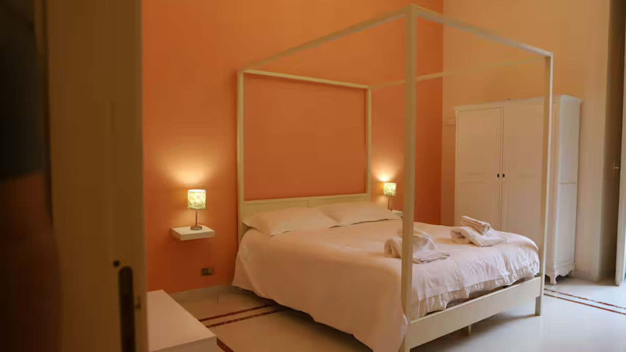 Italianway Napoli Luxury Toledo 22 - “Regina Elena”