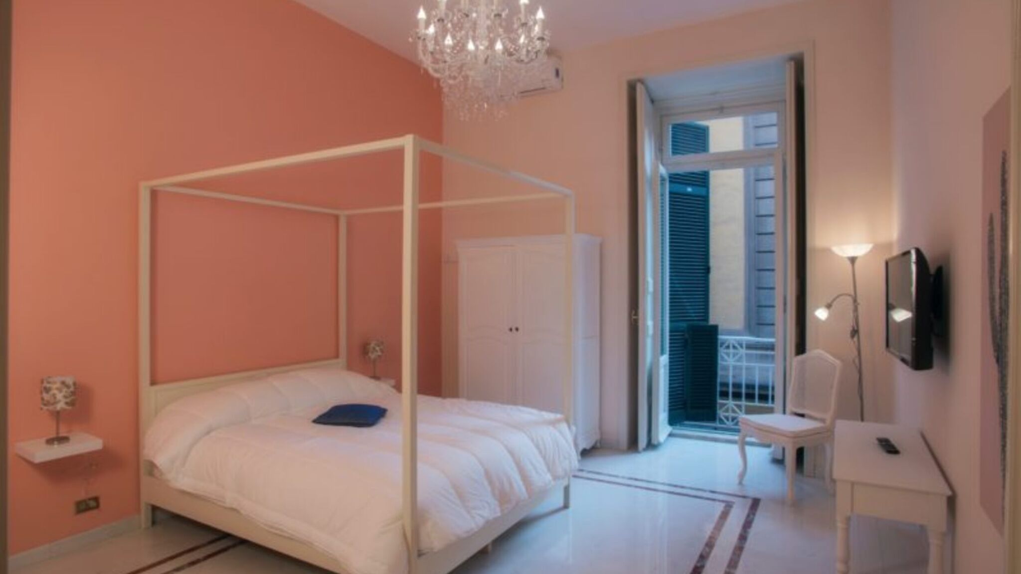 Italianway Napoli Luxury Toledo 22 - “Regina Elena”