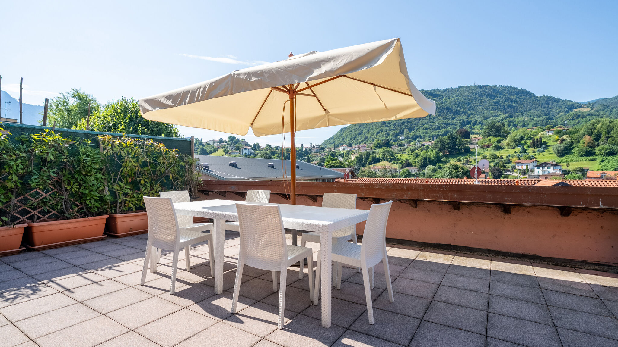 Italianway Bellagio Sunny Apartment with Terrace