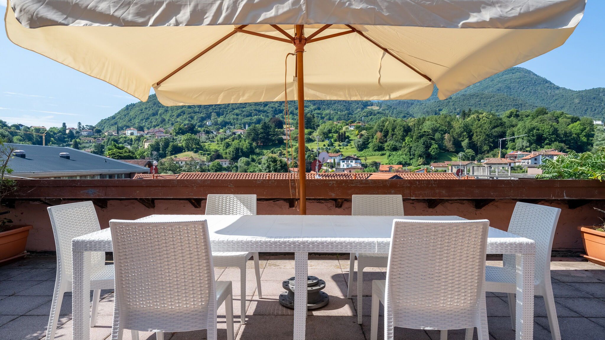 Italianway Bellagio Sunny Apartment with Terrace