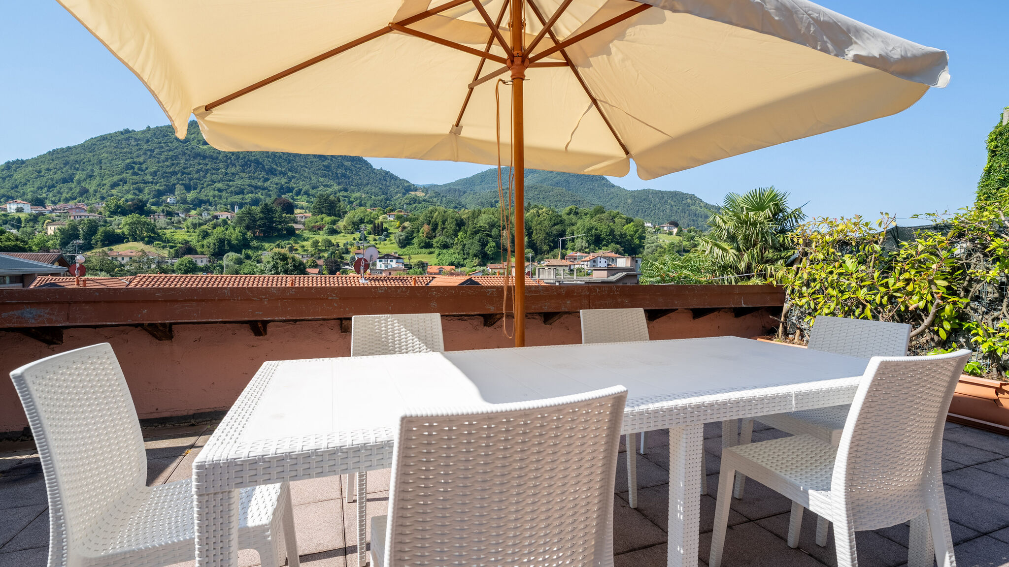 Italianway Bellagio Sunny Apartment with Terrace