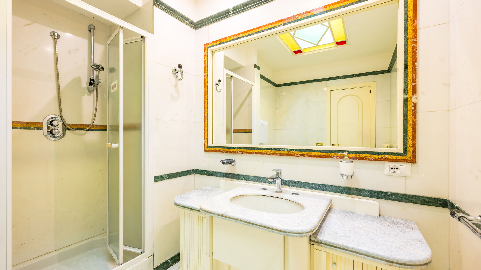 Italianway Napoli Luxury Toledo 22 - “Regina Elena”