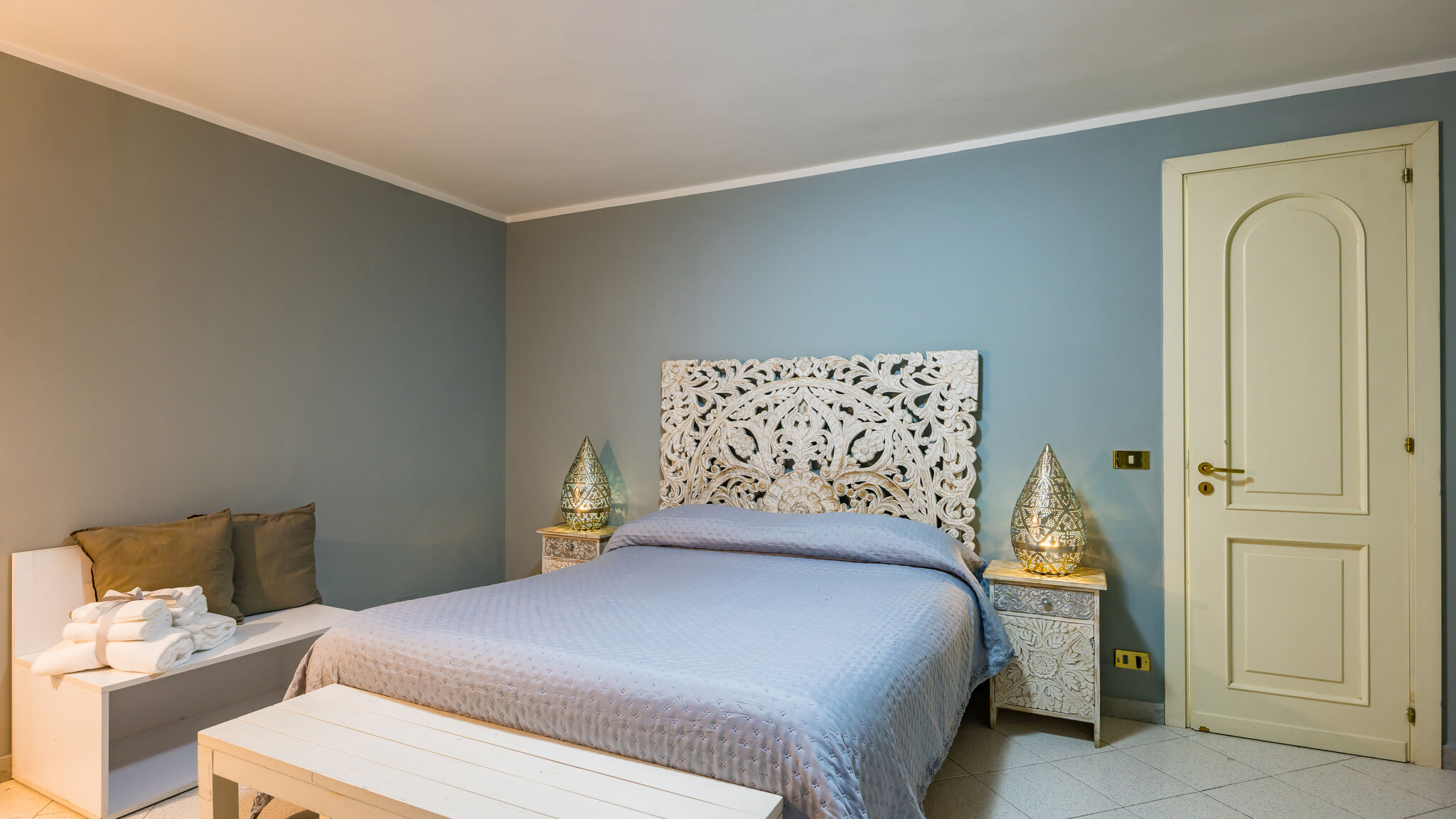 Italianway Napoli Luxury Toledo 22 - “Regina Isabella”