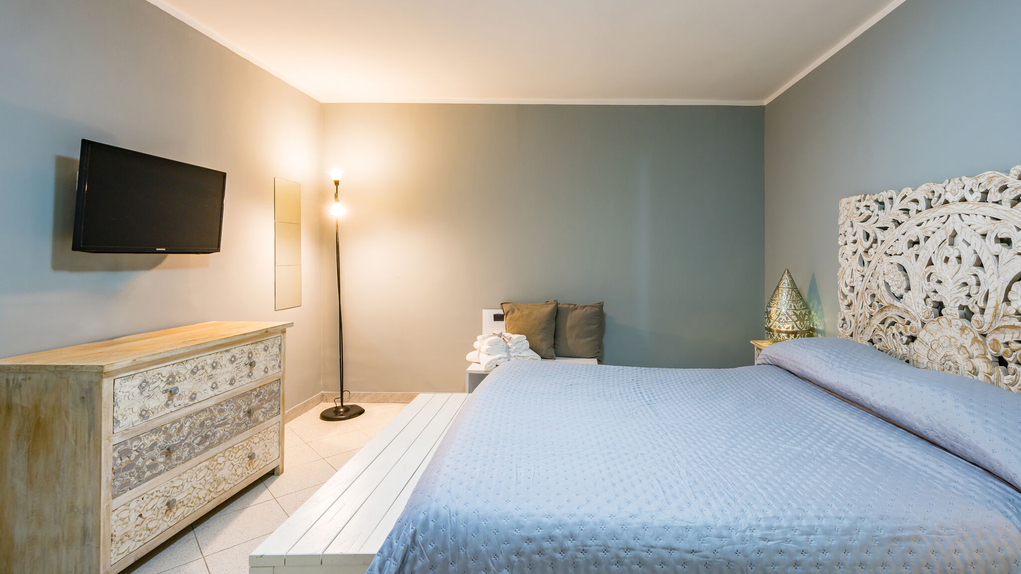 Italianway Napoli Luxury Toledo 22 - “Regina Isabella”