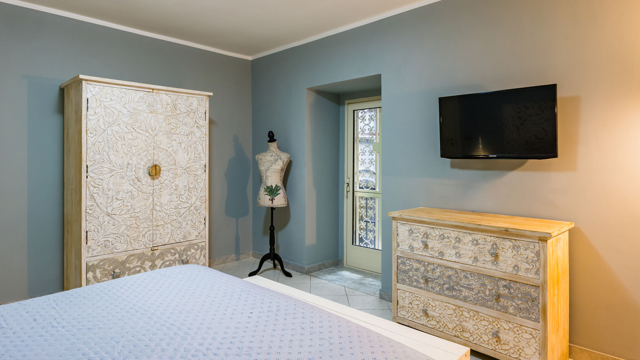 Italianway Napoli Luxury Toledo 22 - “Regina Isabella”