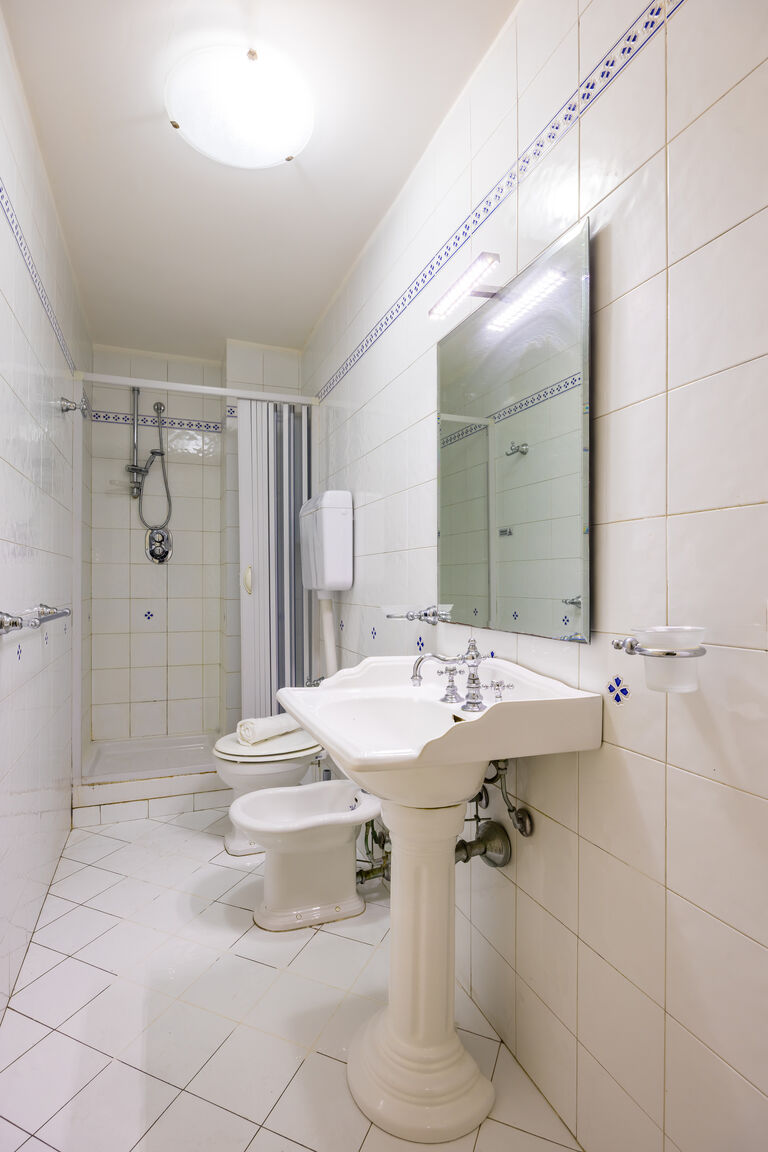 Italianway Napoli Luxury Toledo 22 - “Regina Isabella”