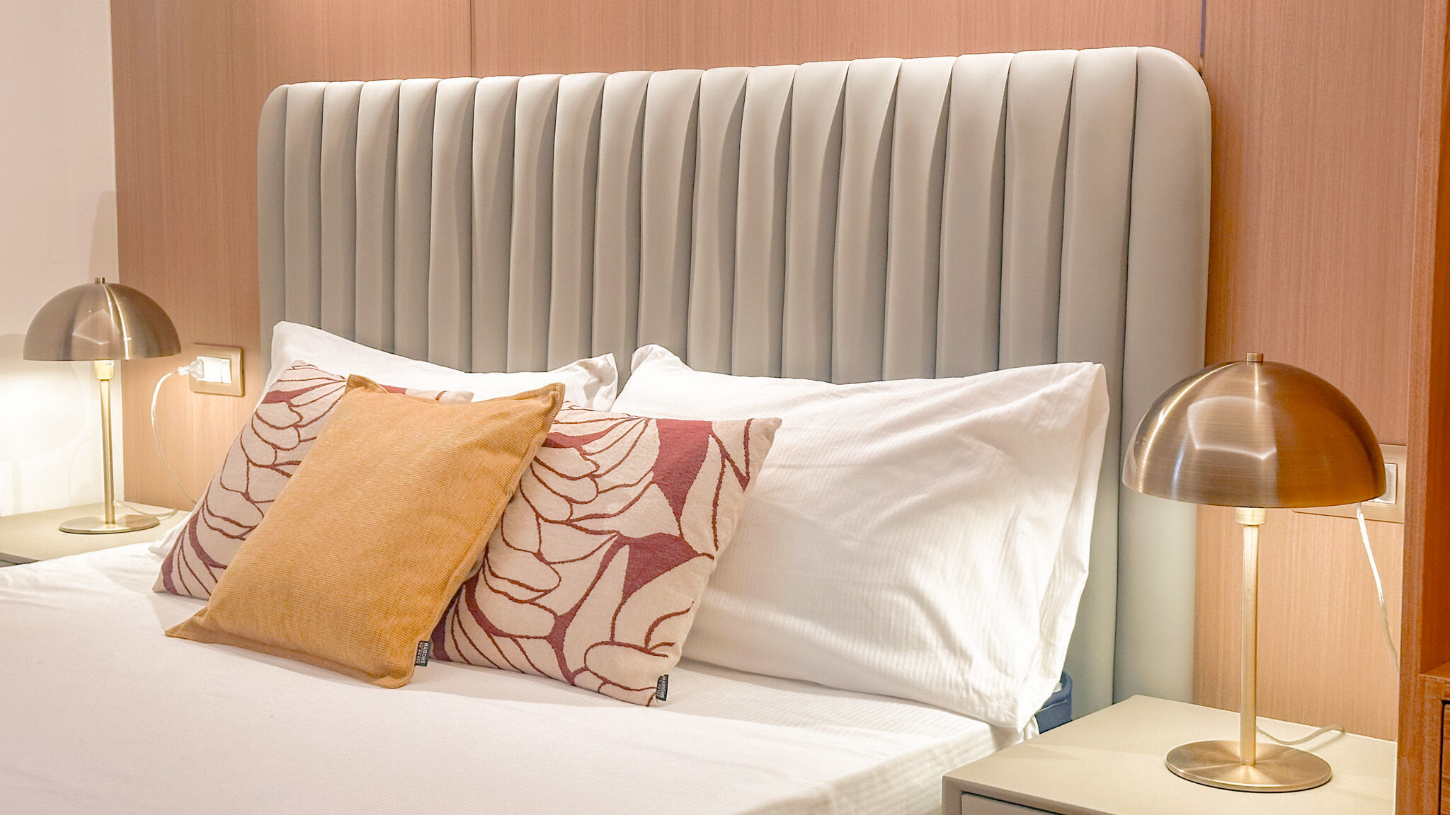 Italianway Milano Galvani Luxury Suites - Classic Red room