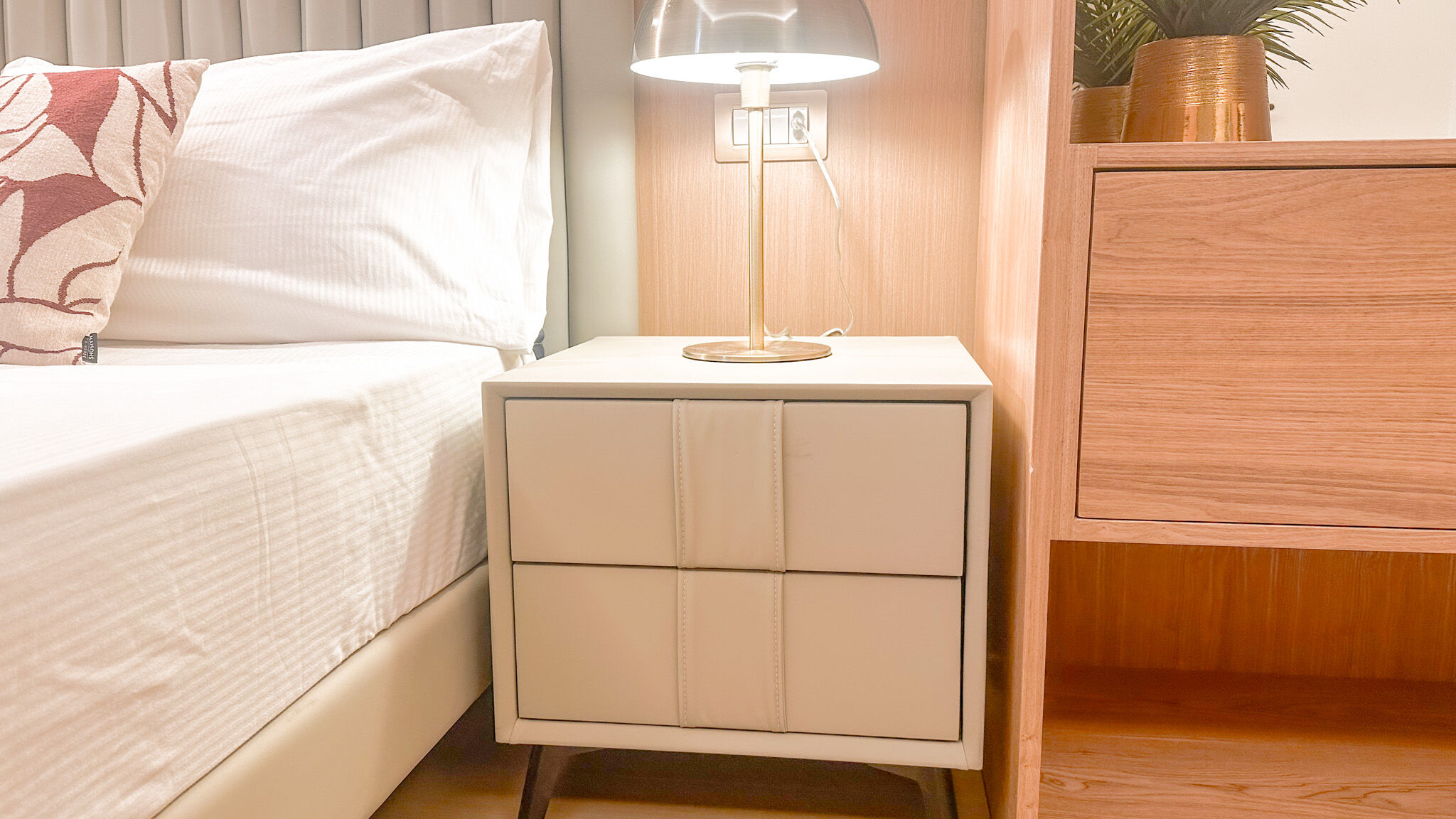 Italianway Milano Galvani Luxury Suites - Classic Red room