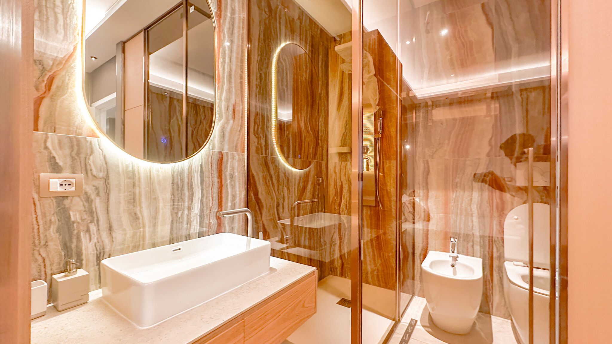 Italianway Milano Galvani Luxury Suites - Classic Red room