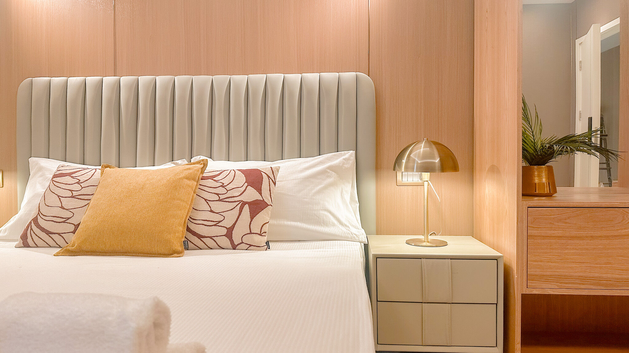 Italianway Milano Galvani Luxury Suites - Classic Red room