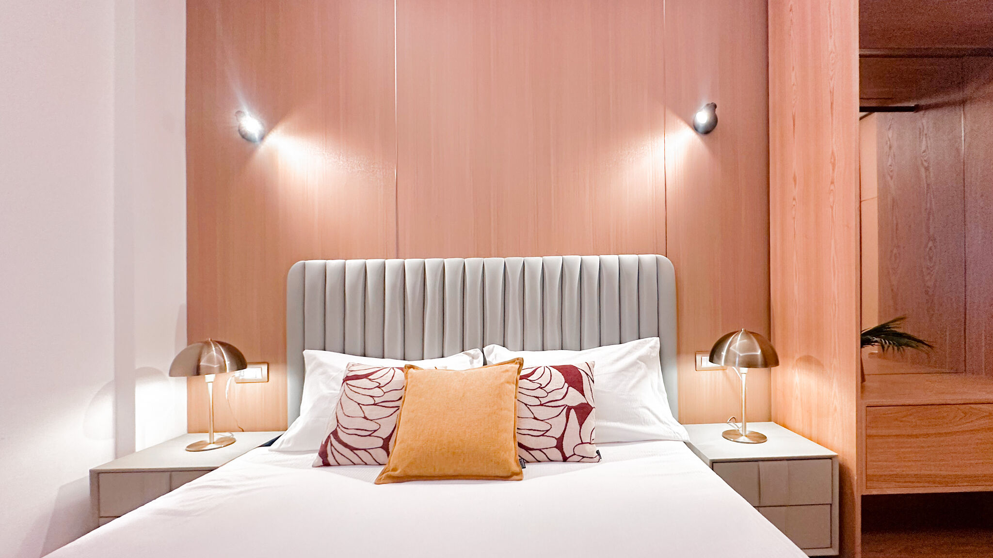 Italianway Milano Galvani Luxury Suites - Classic Red room