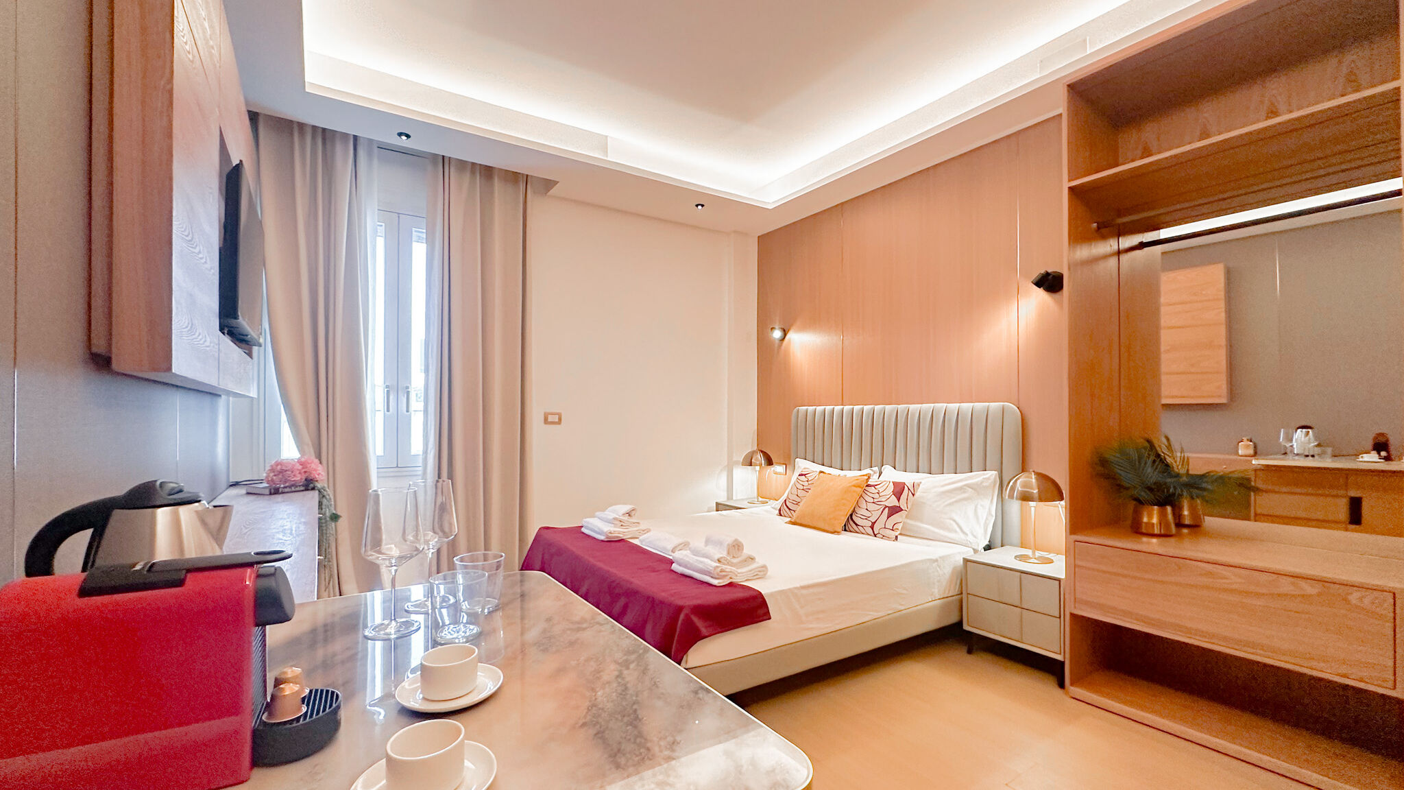 Italianway Milano Galvani Luxury Suites - Classic Red room