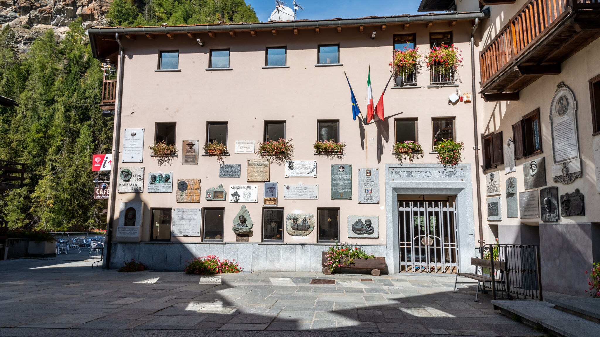 Italianway Valtournenche Chez León Central Escape