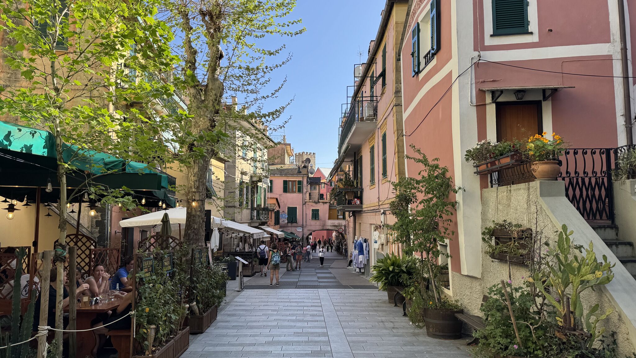 Italianway Monterosso al Mare Calaqui in the centre near the beach